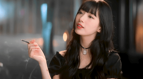 The Paradoxical Comeback of Cigarettes: Why Analog Pleasures Still Seduce&nbsp;Us